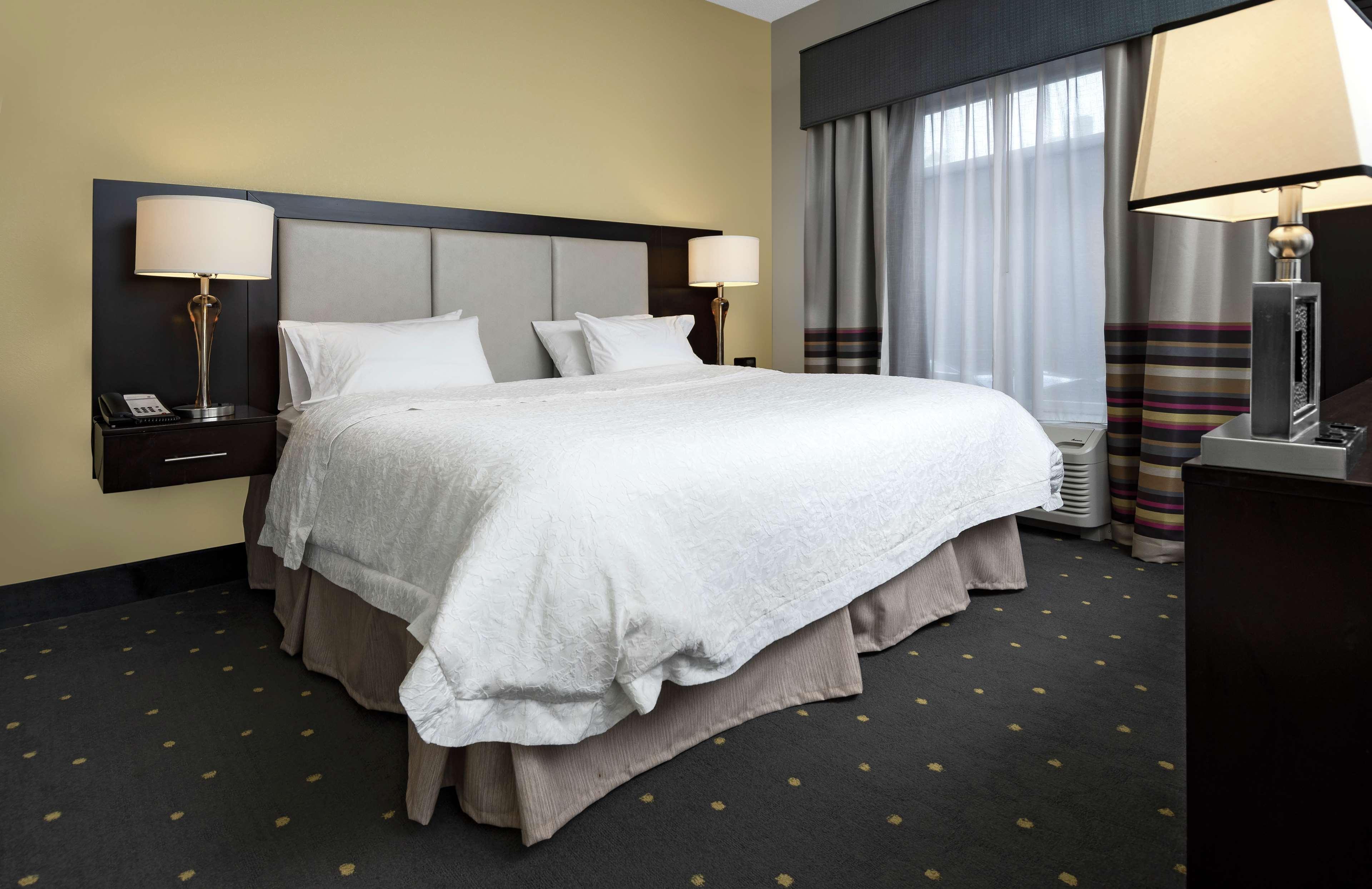 Hampton Inn & Suites - Raleigh Downtown Екстериор снимка