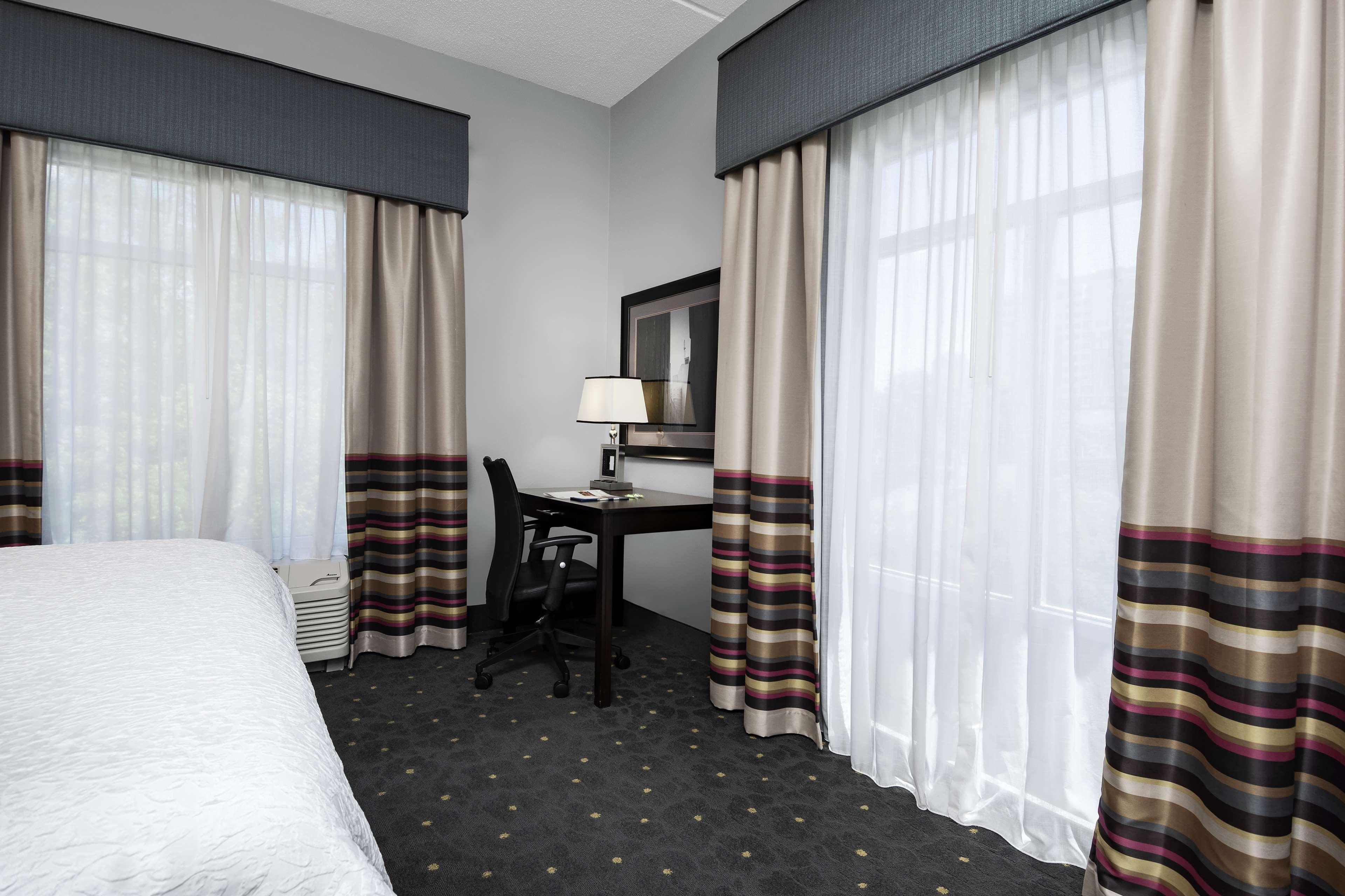 Hampton Inn & Suites - Raleigh Downtown Екстериор снимка