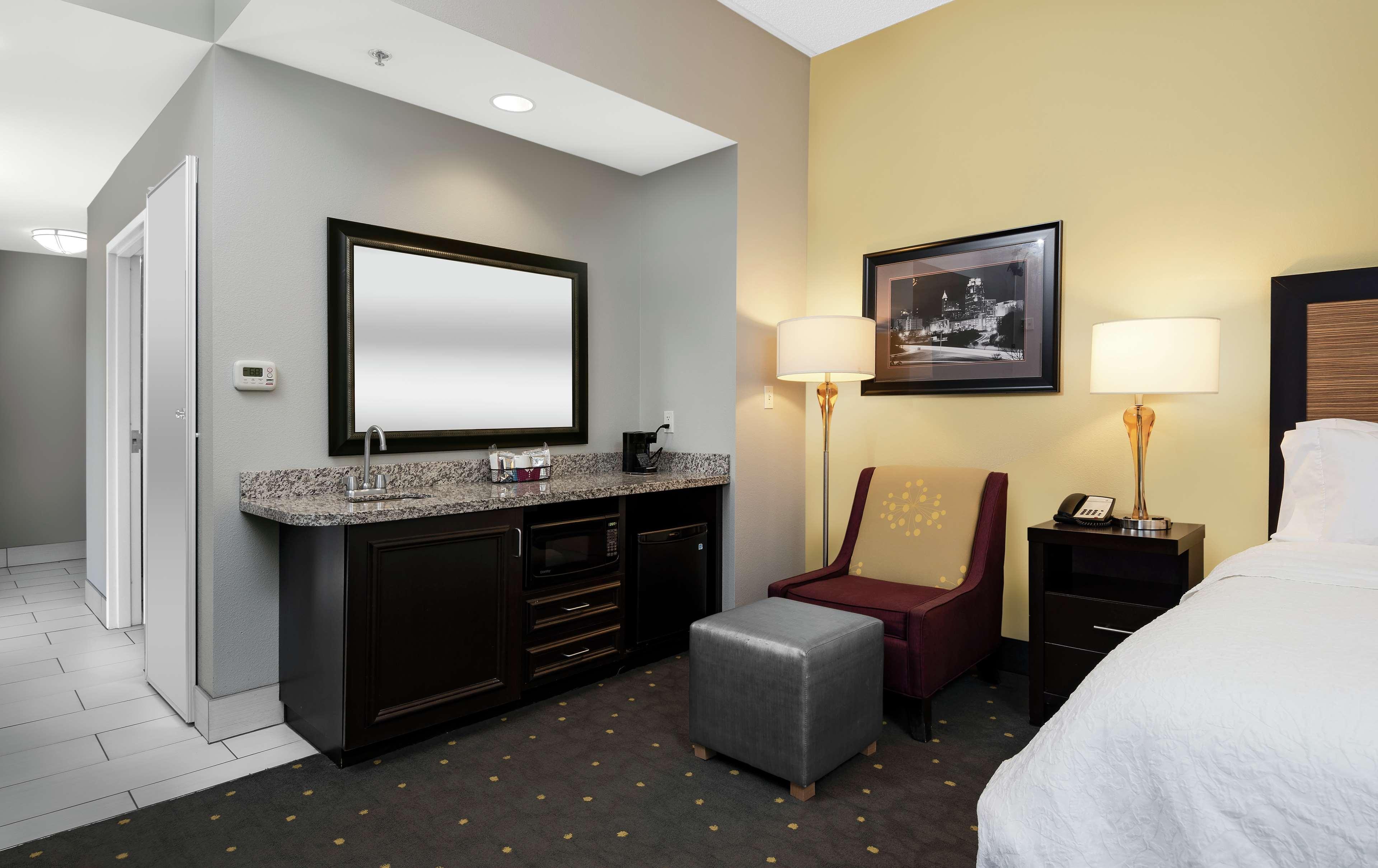 Hampton Inn & Suites - Raleigh Downtown Екстериор снимка