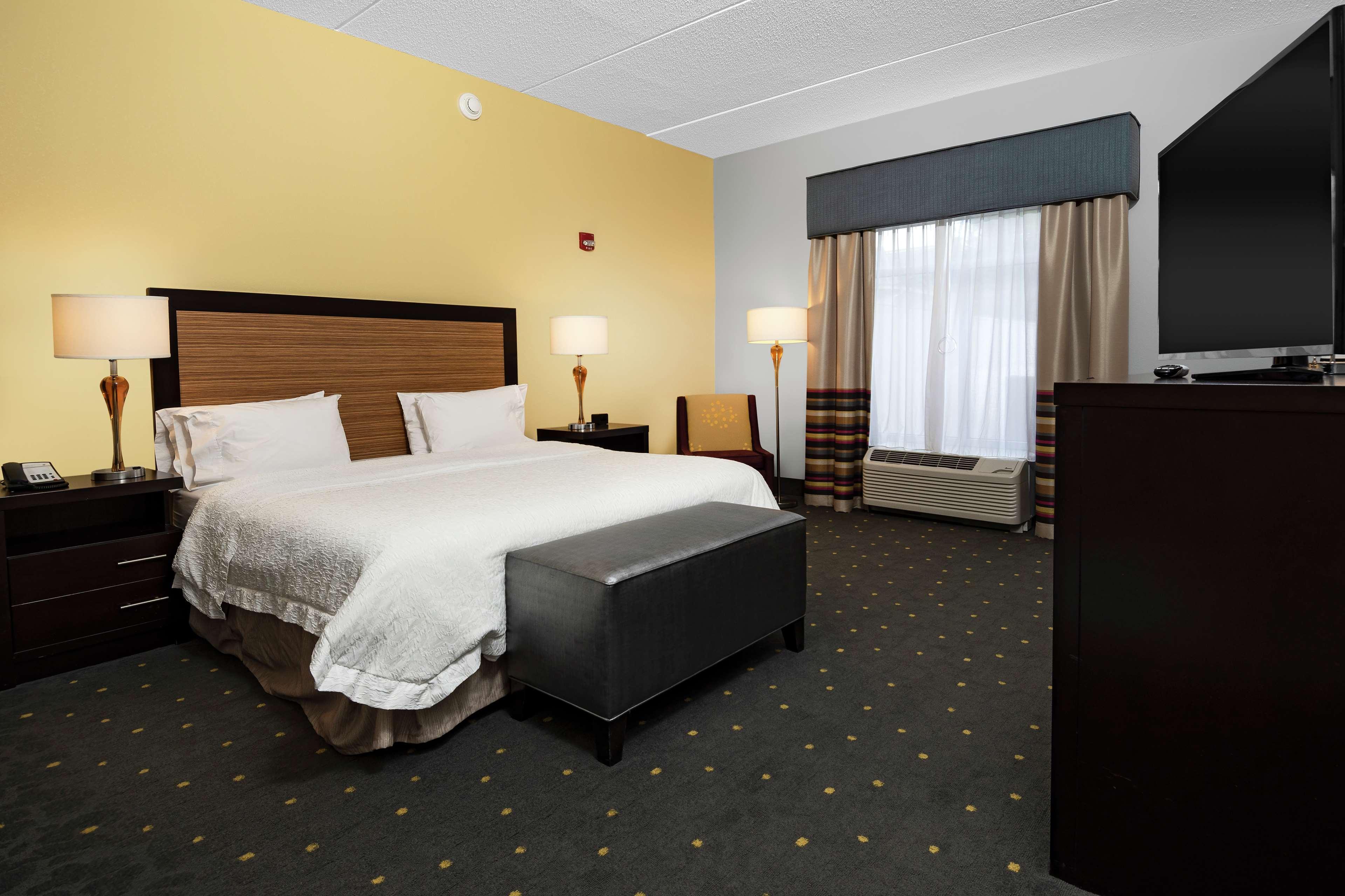 Hampton Inn & Suites - Raleigh Downtown Екстериор снимка