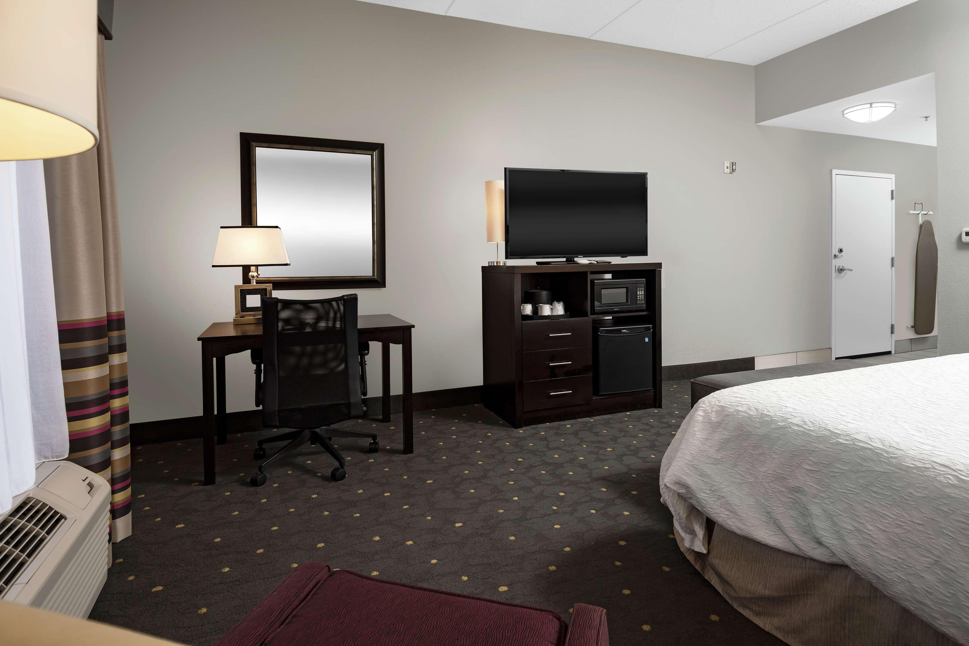 Hampton Inn & Suites - Raleigh Downtown Екстериор снимка