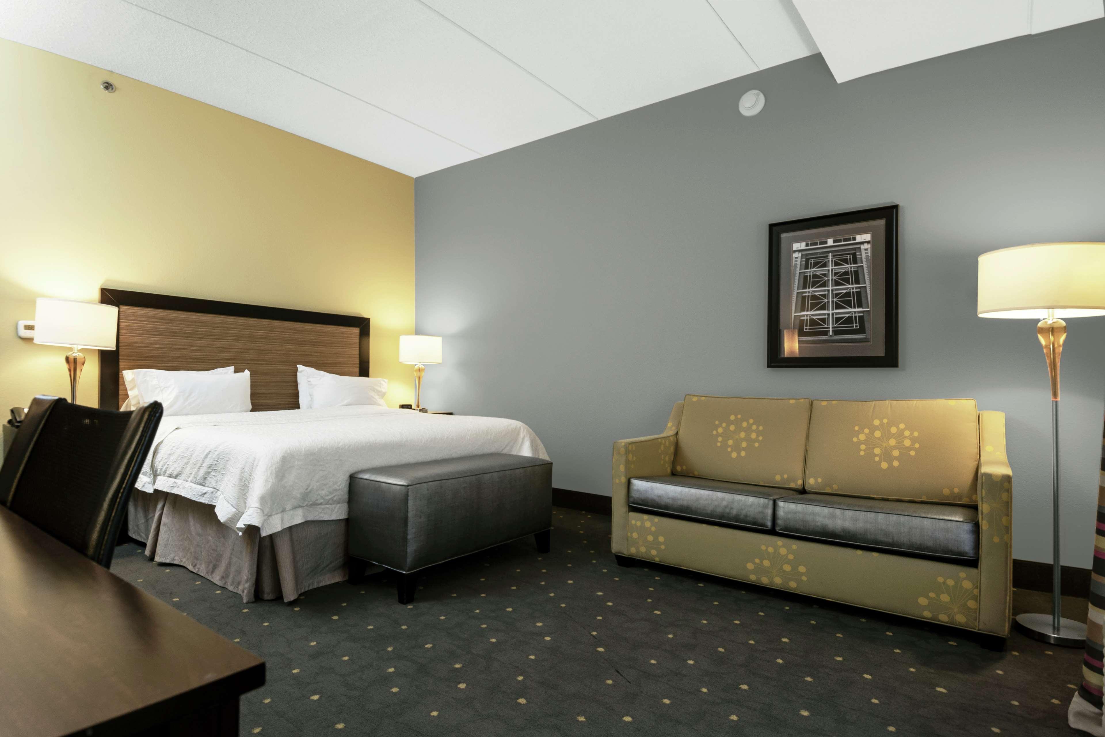 Hampton Inn & Suites - Raleigh Downtown Екстериор снимка