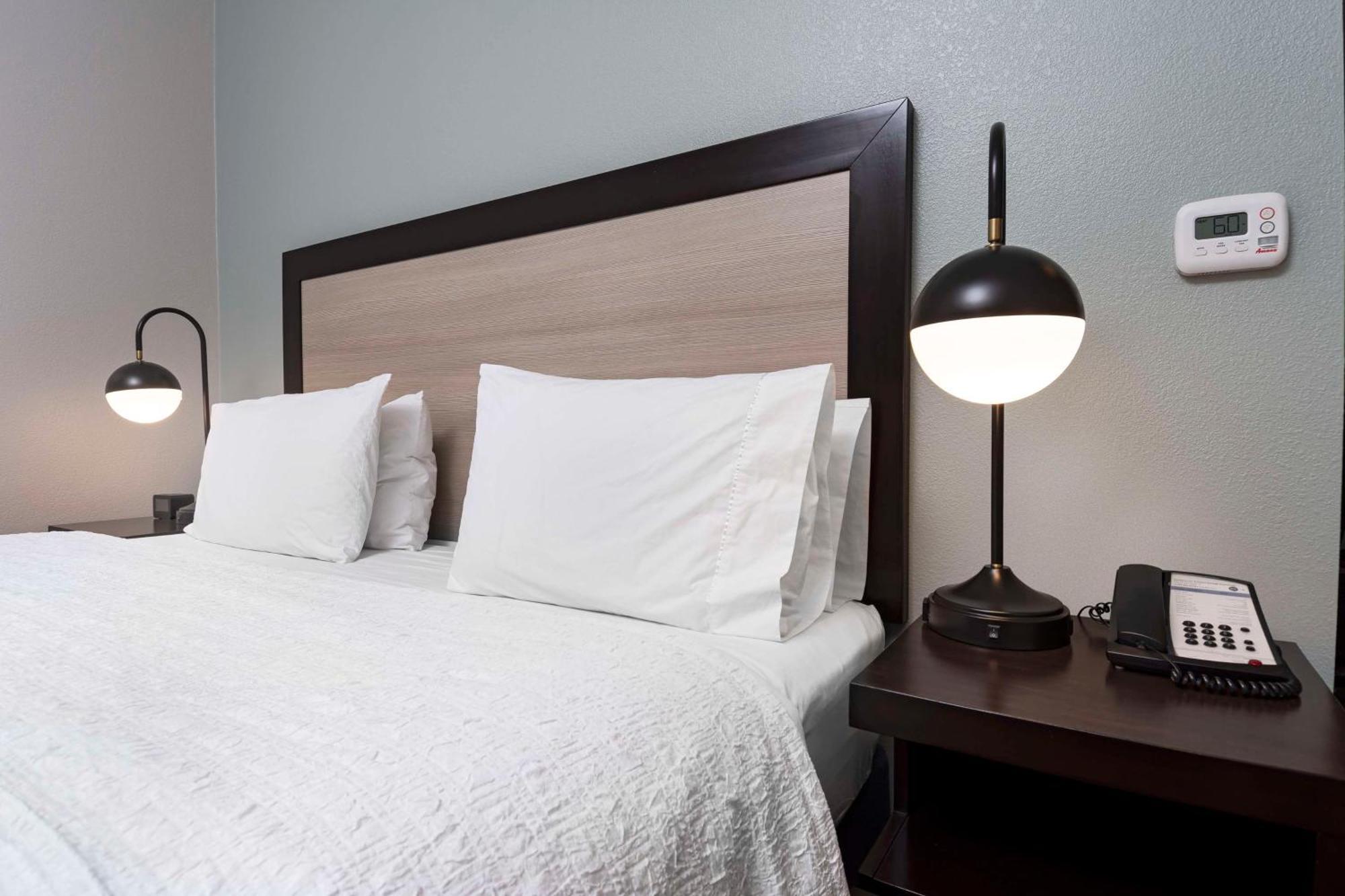 Hampton Inn & Suites - Raleigh Downtown Екстериор снимка
