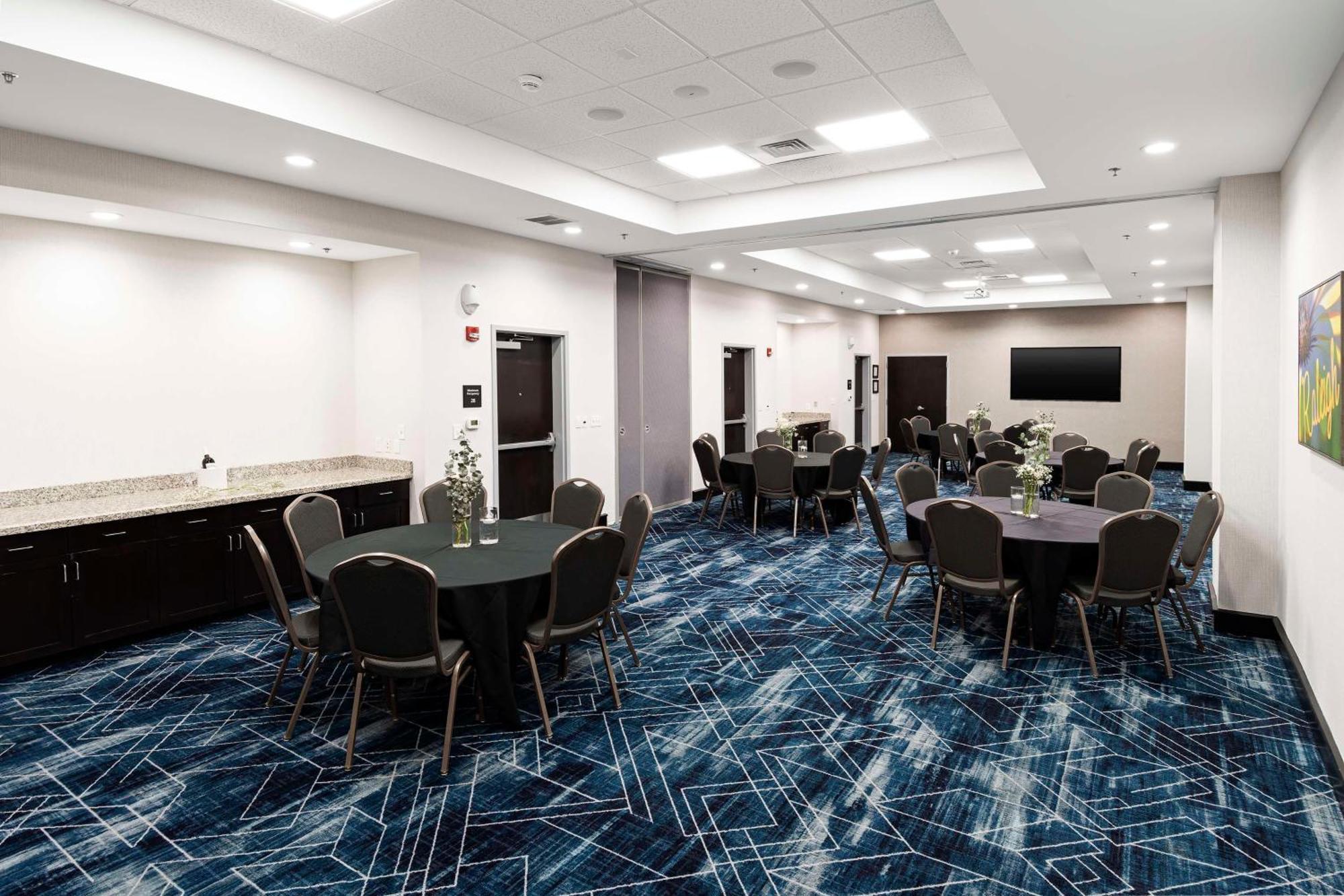 Hampton Inn & Suites - Raleigh Downtown Екстериор снимка
