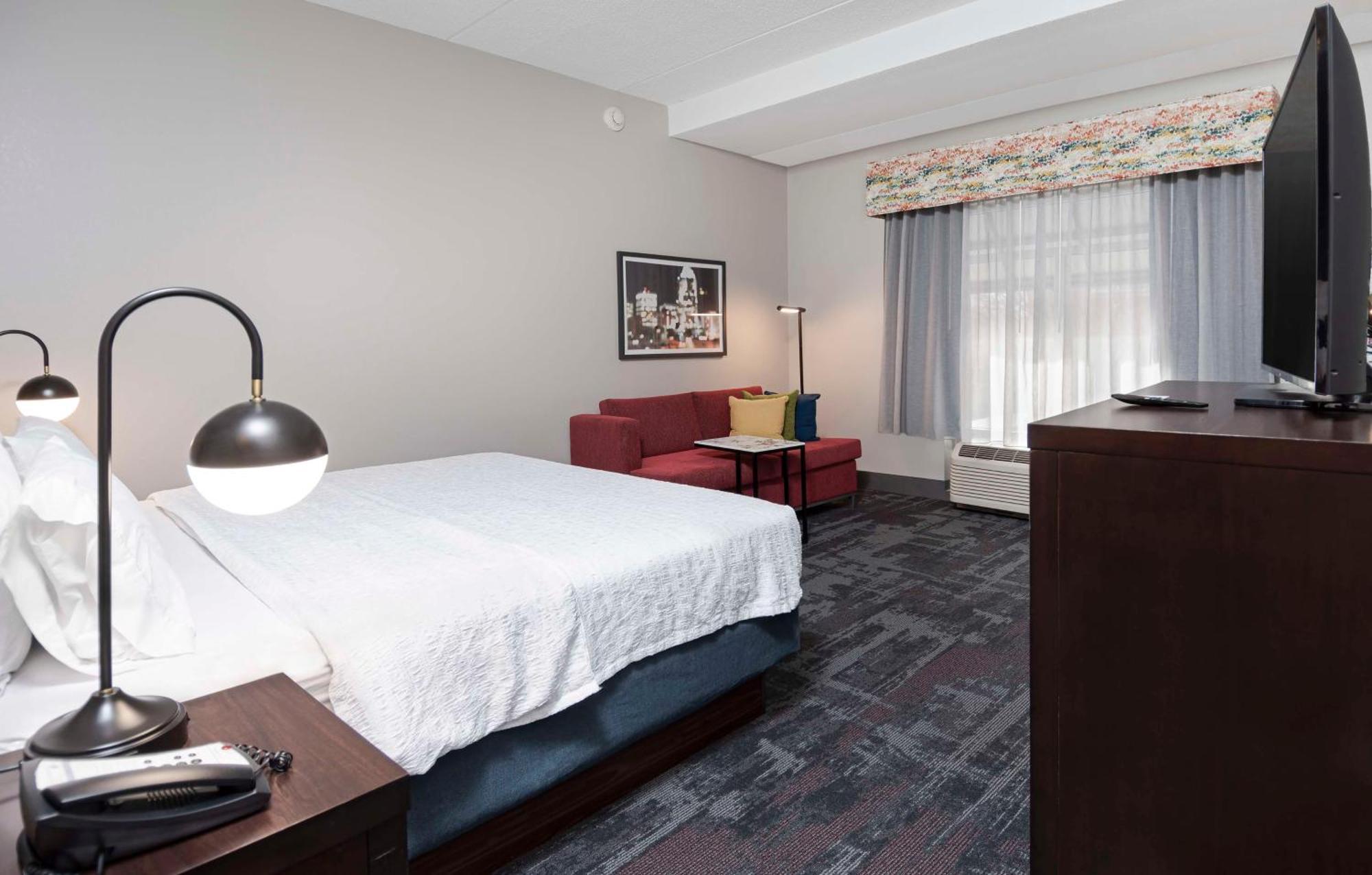 Hampton Inn & Suites - Raleigh Downtown Екстериор снимка
