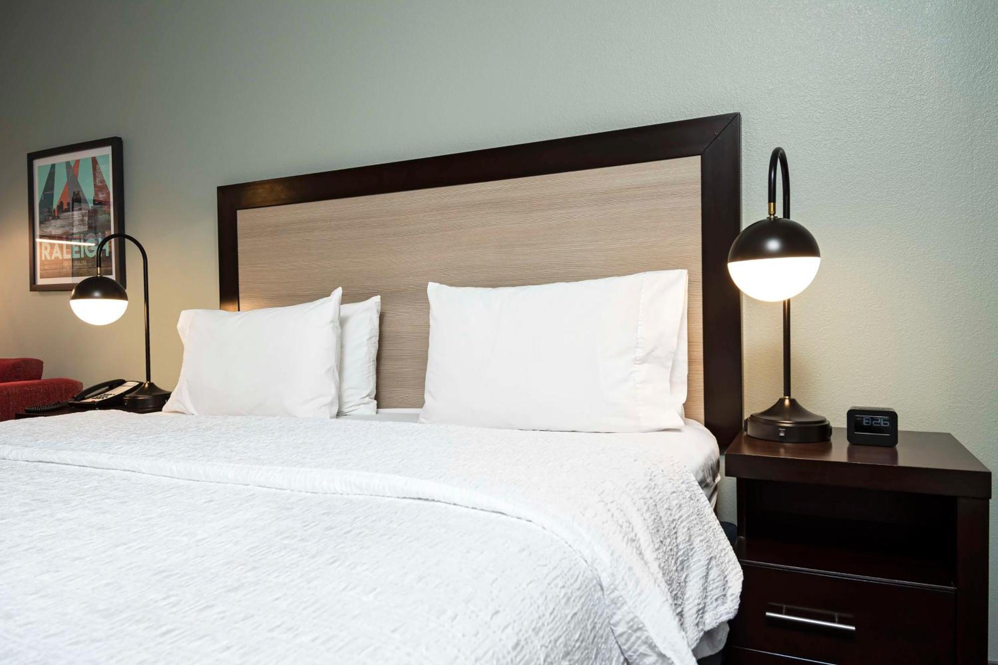 Hampton Inn & Suites - Raleigh Downtown Екстериор снимка