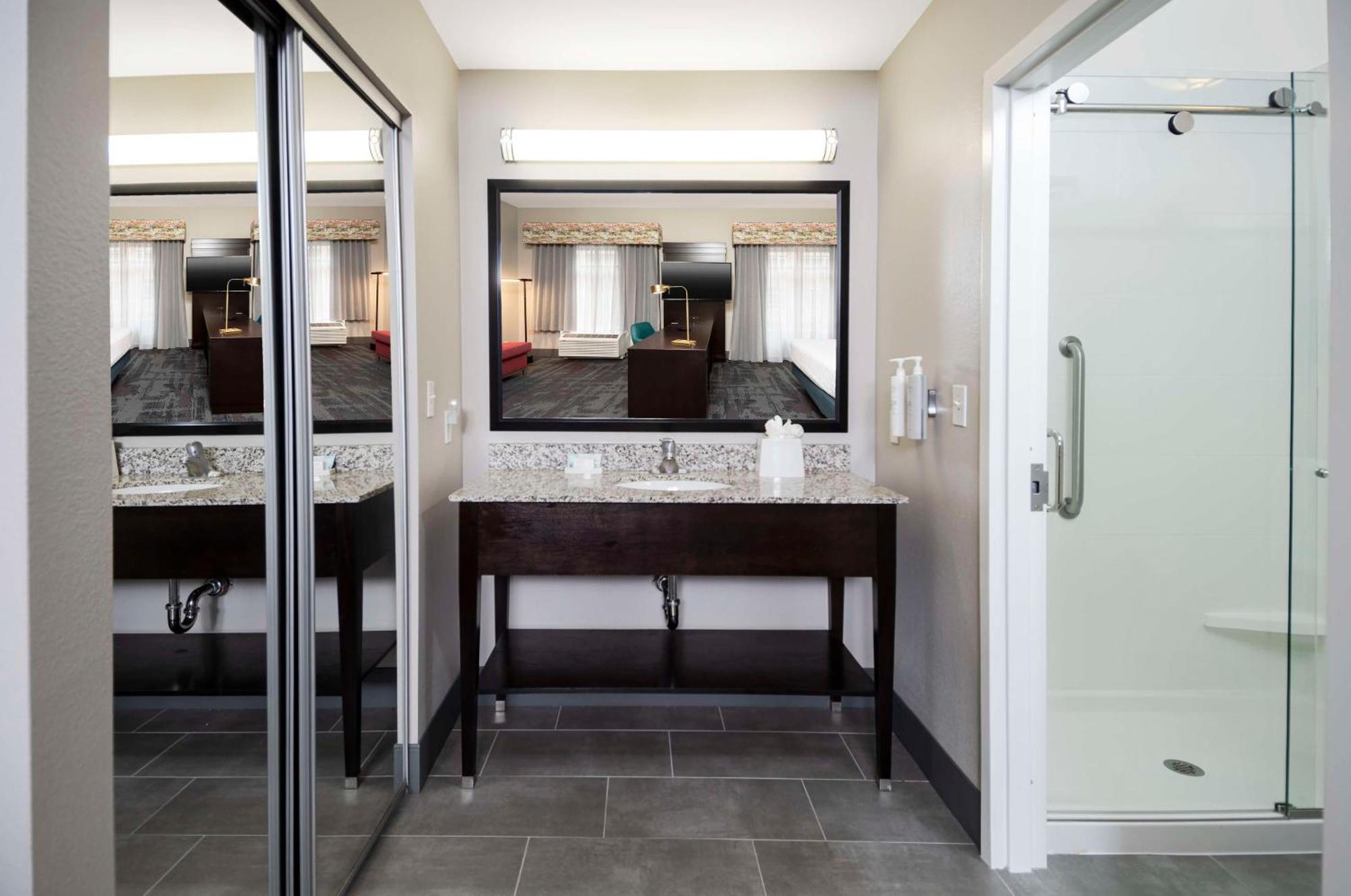 Hampton Inn & Suites - Raleigh Downtown Екстериор снимка