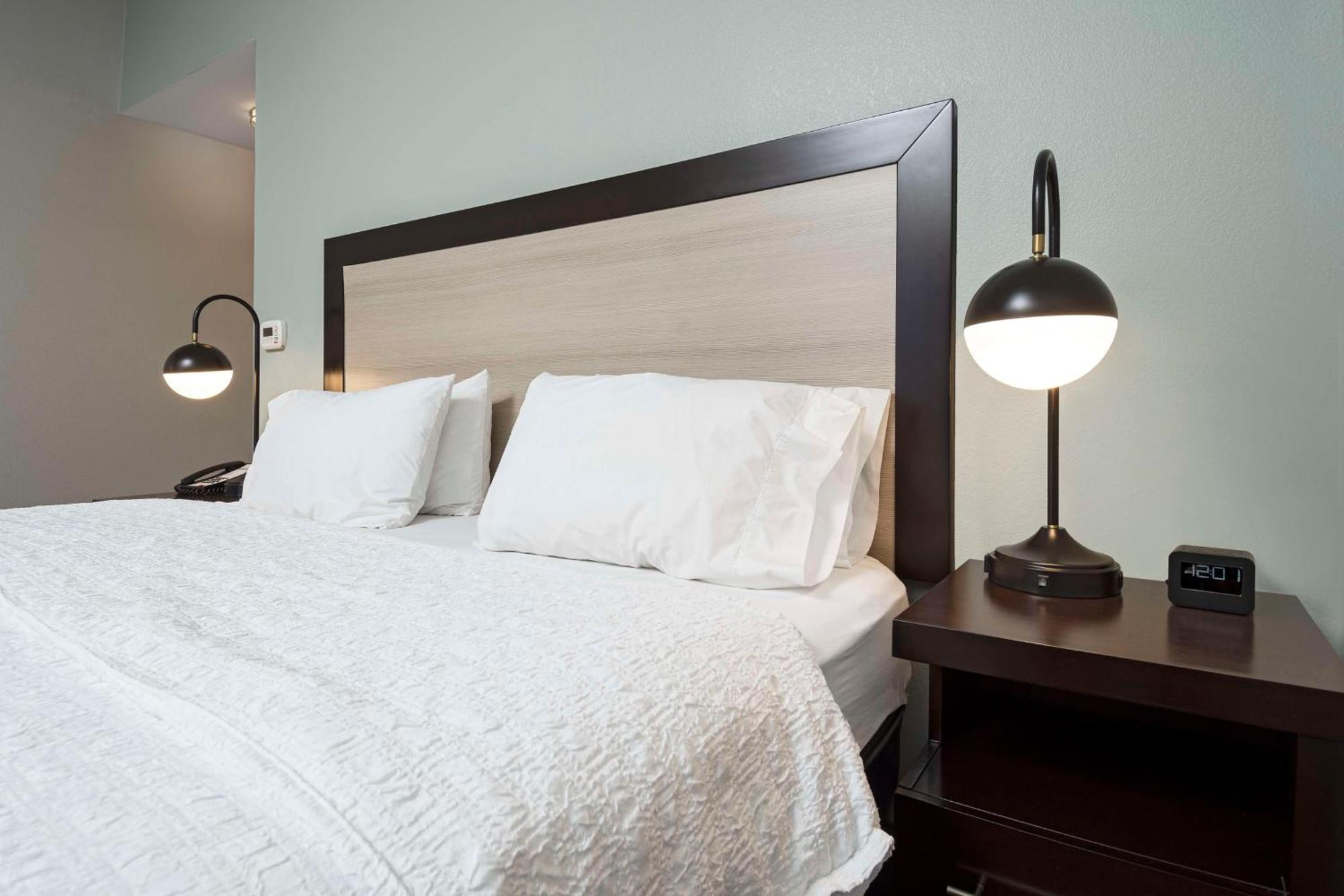 Hampton Inn & Suites - Raleigh Downtown Екстериор снимка