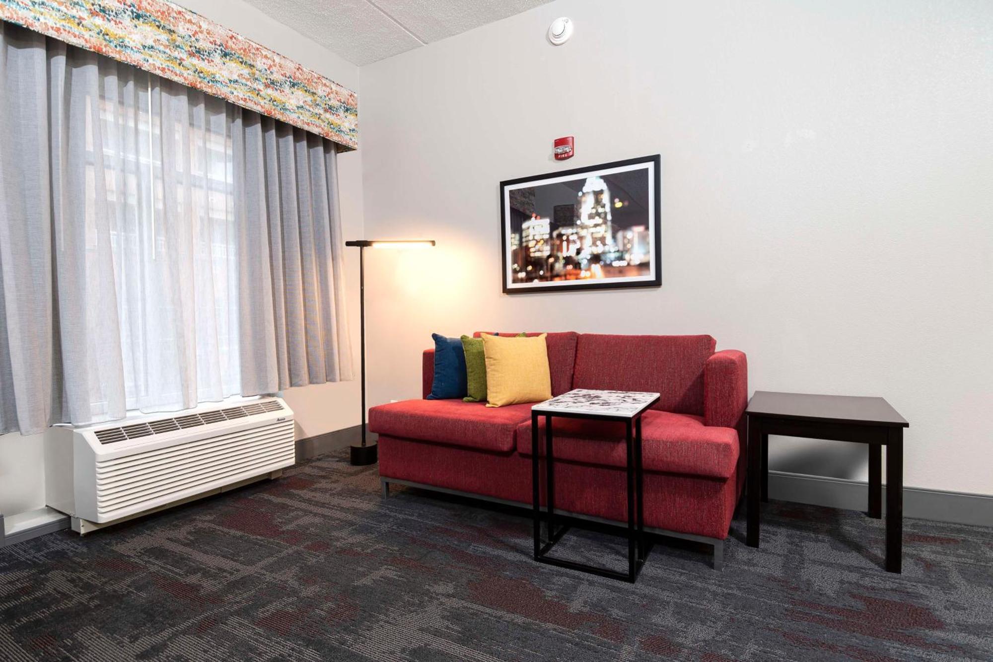 Hampton Inn & Suites - Raleigh Downtown Екстериор снимка
