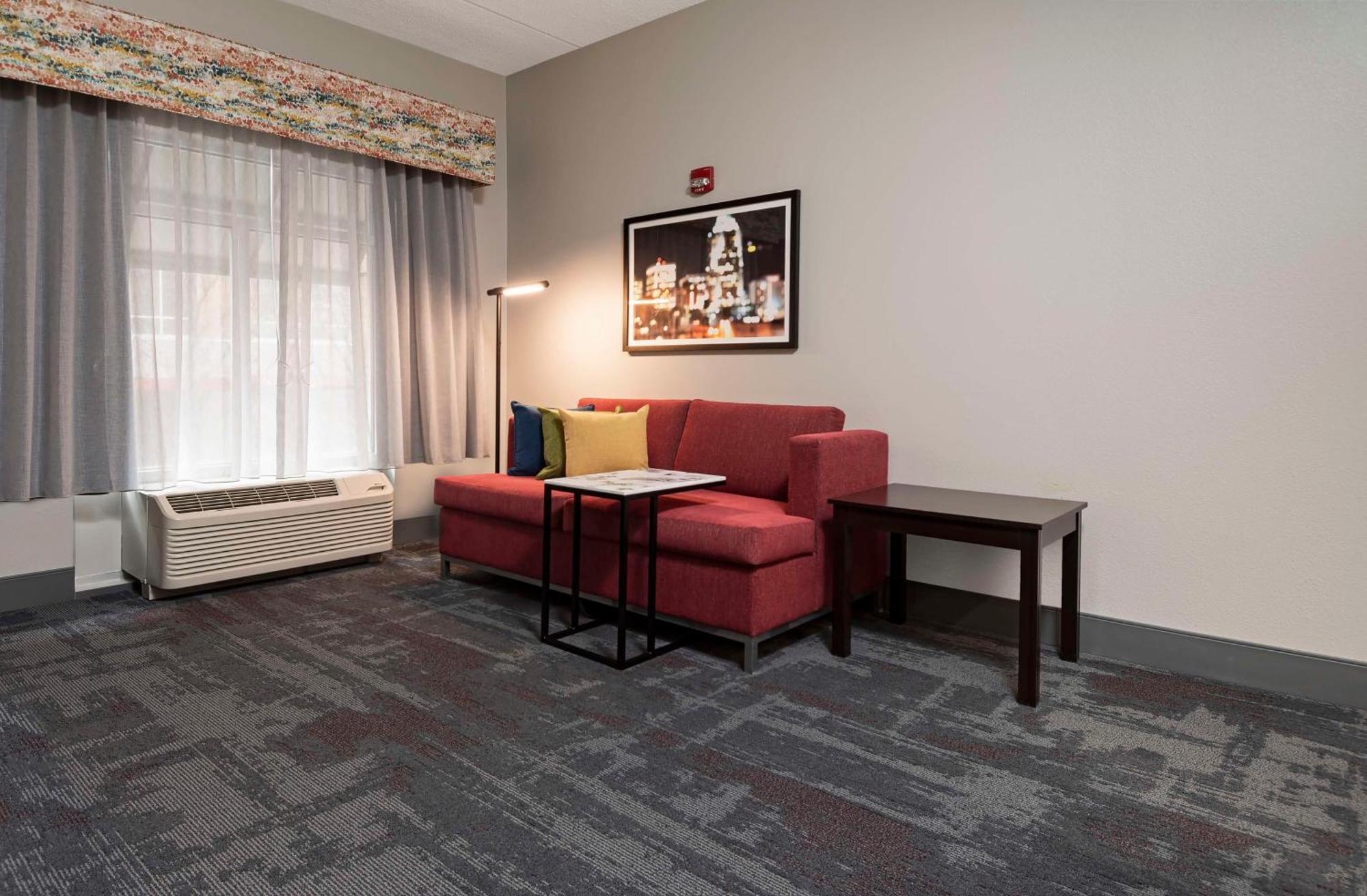 Hampton Inn & Suites - Raleigh Downtown Екстериор снимка