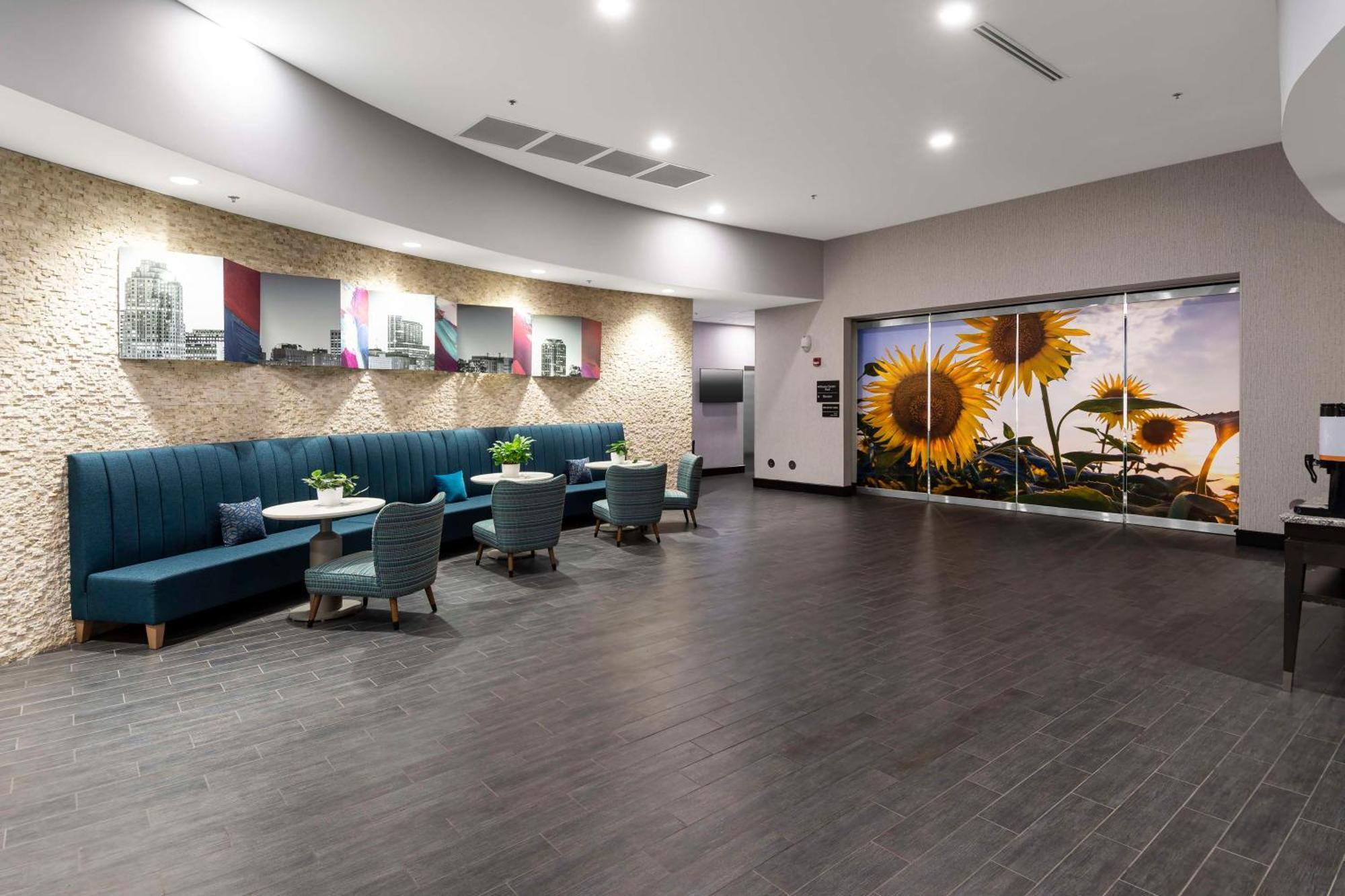 Hampton Inn & Suites - Raleigh Downtown Екстериор снимка