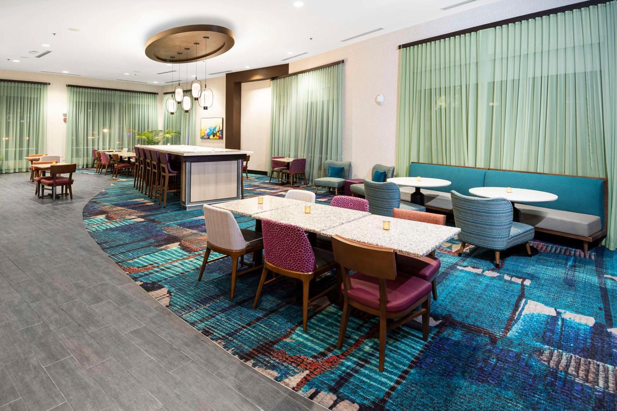 Hampton Inn & Suites - Raleigh Downtown Екстериор снимка