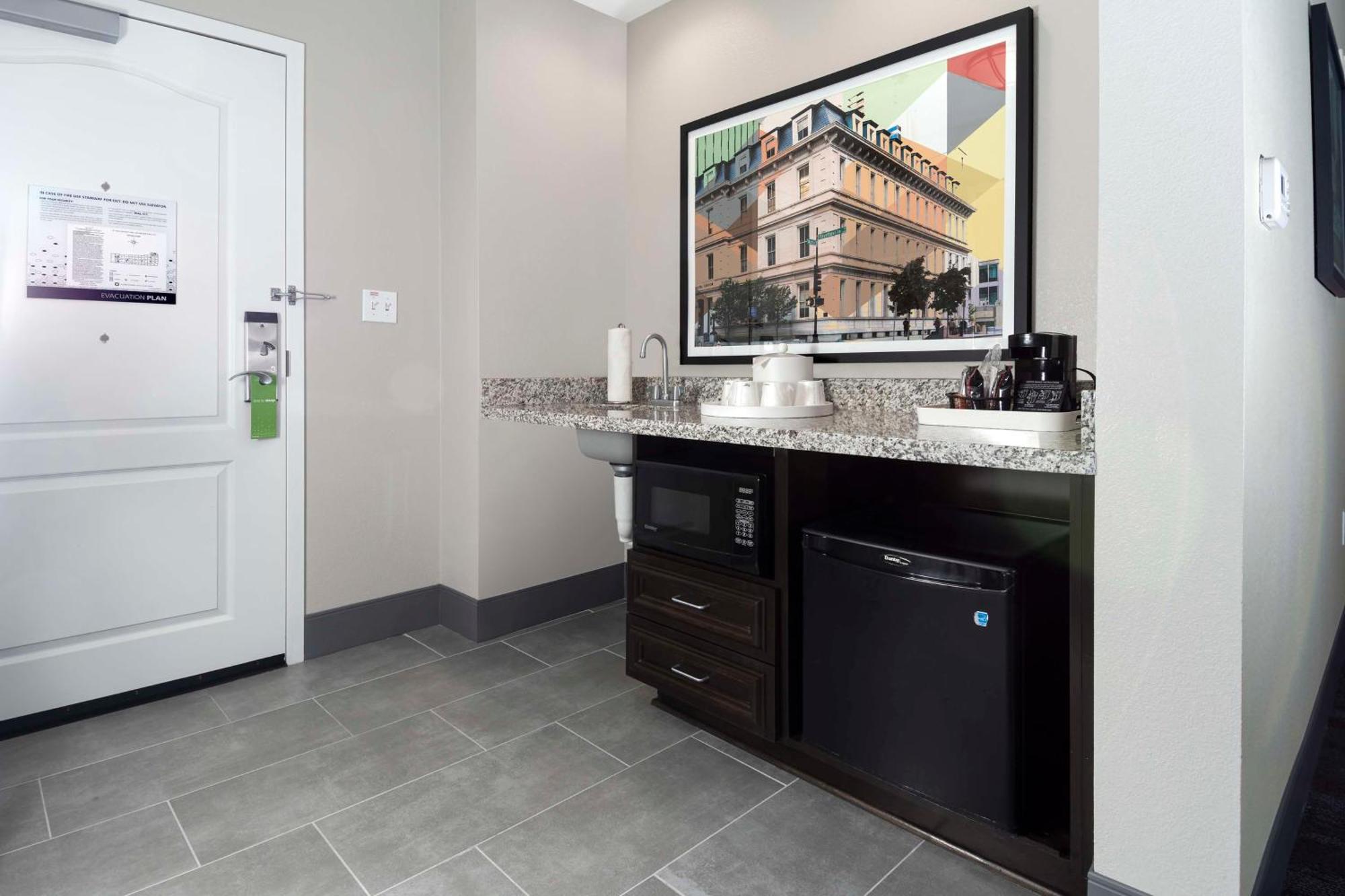 Hampton Inn & Suites - Raleigh Downtown Екстериор снимка