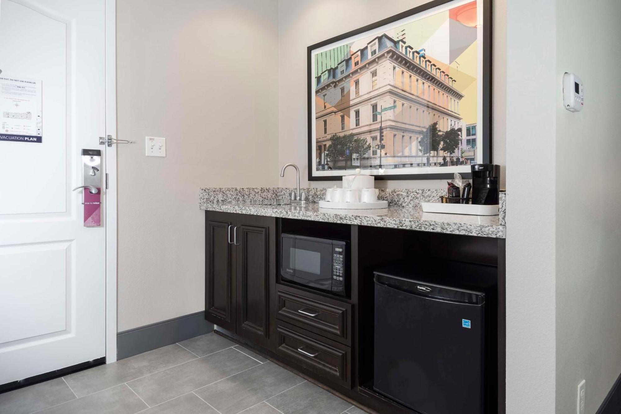 Hampton Inn & Suites - Raleigh Downtown Екстериор снимка