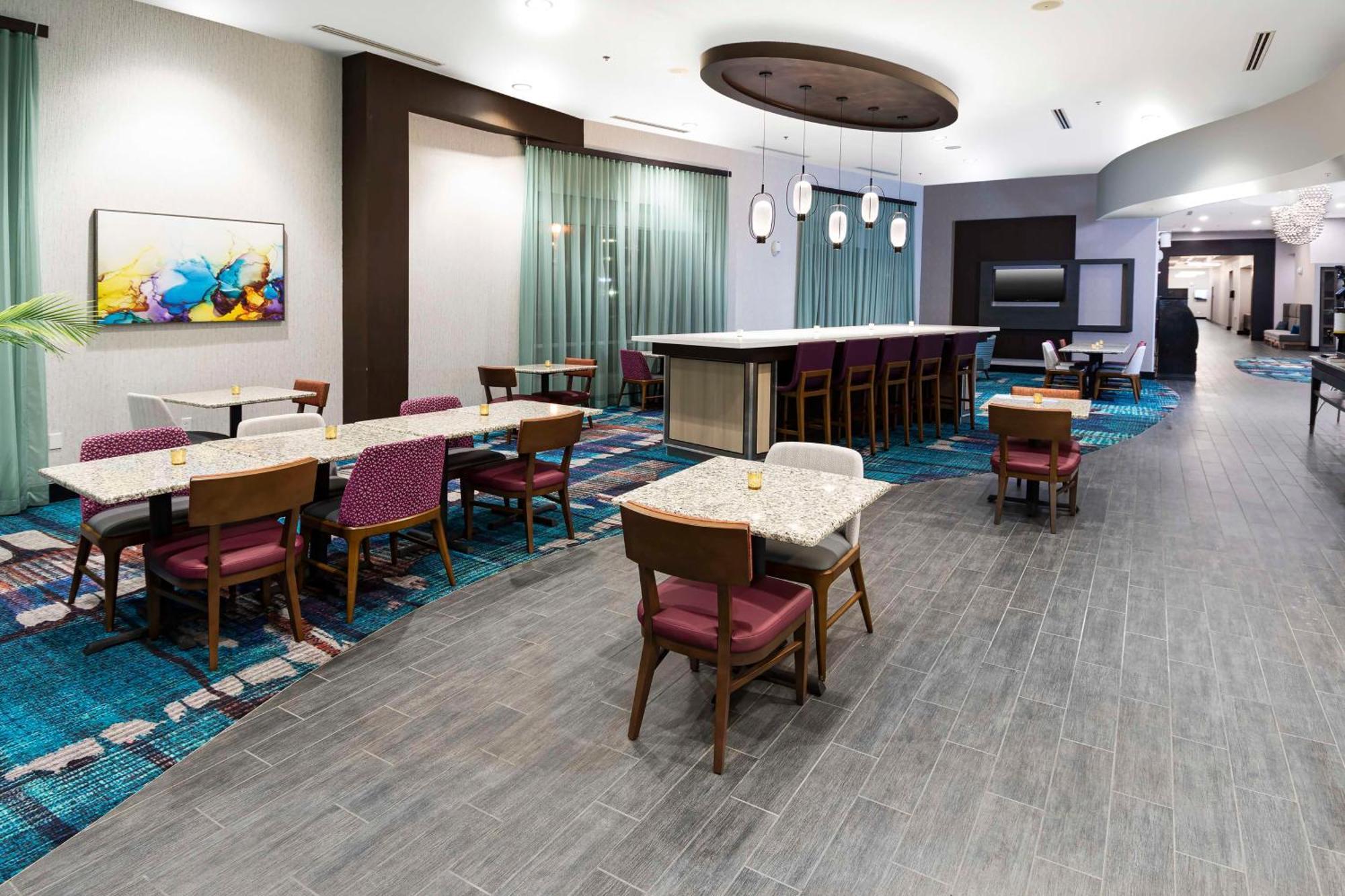 Hampton Inn & Suites - Raleigh Downtown Екстериор снимка