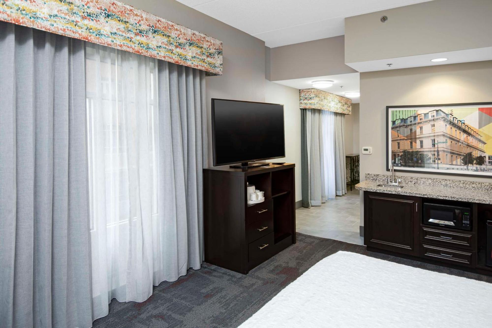 Hampton Inn & Suites - Raleigh Downtown Екстериор снимка
