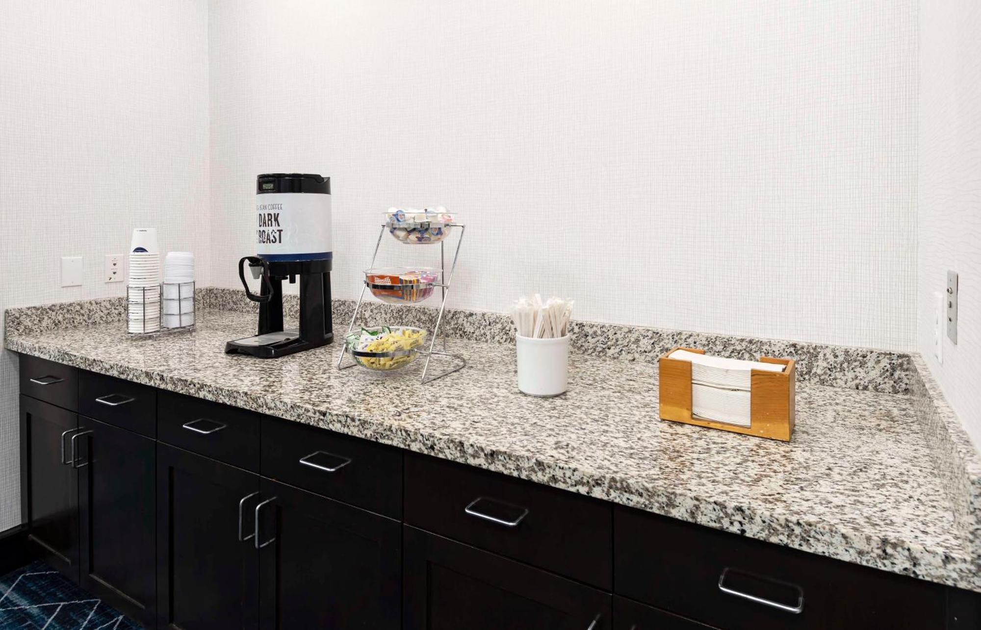 Hampton Inn & Suites - Raleigh Downtown Екстериор снимка