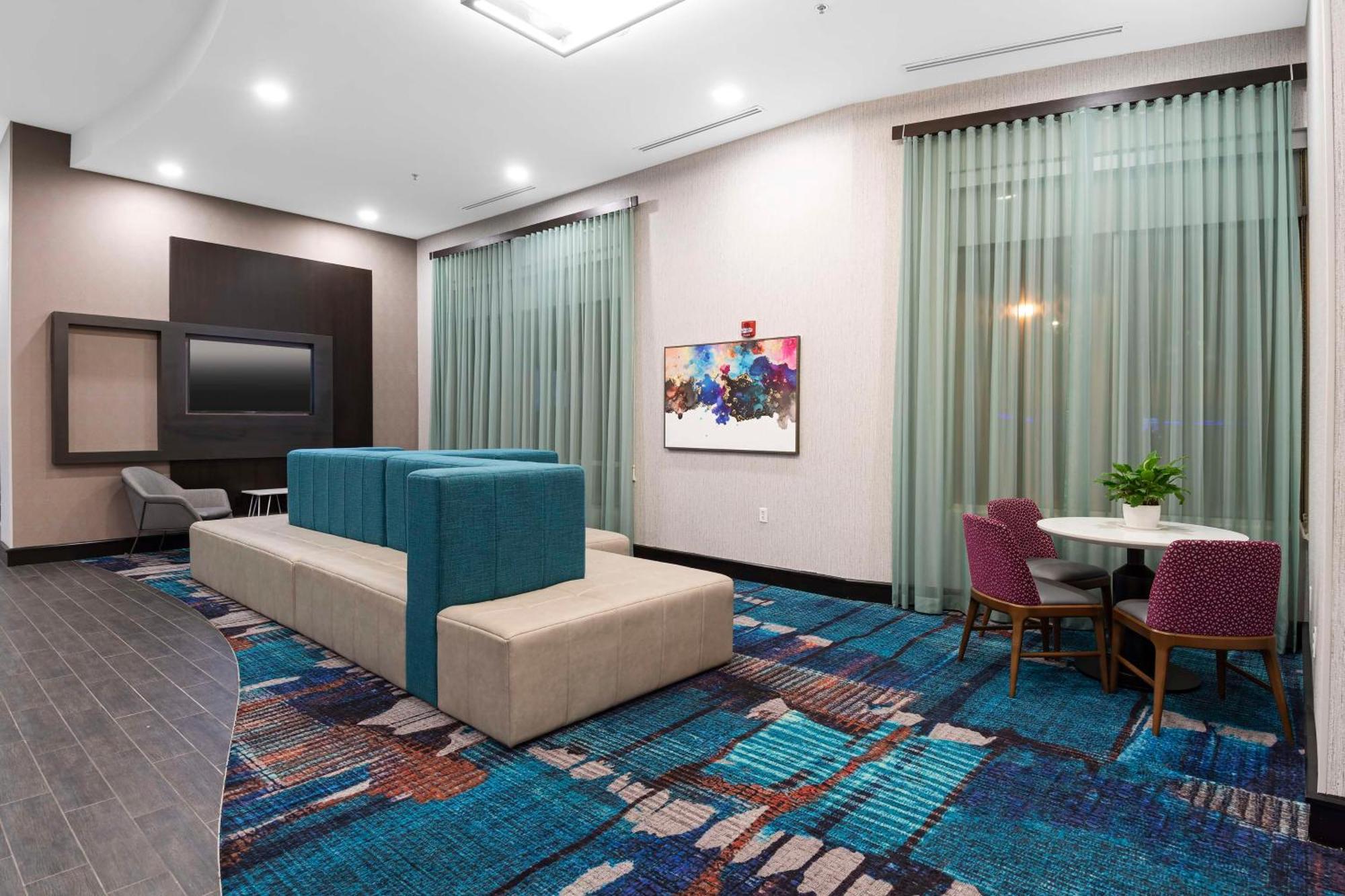 Hampton Inn & Suites - Raleigh Downtown Екстериор снимка