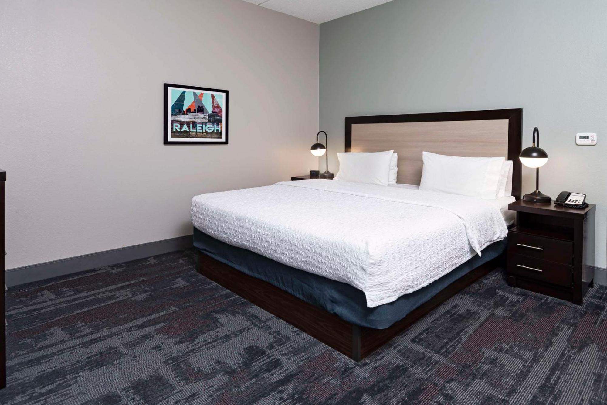 Hampton Inn & Suites - Raleigh Downtown Екстериор снимка